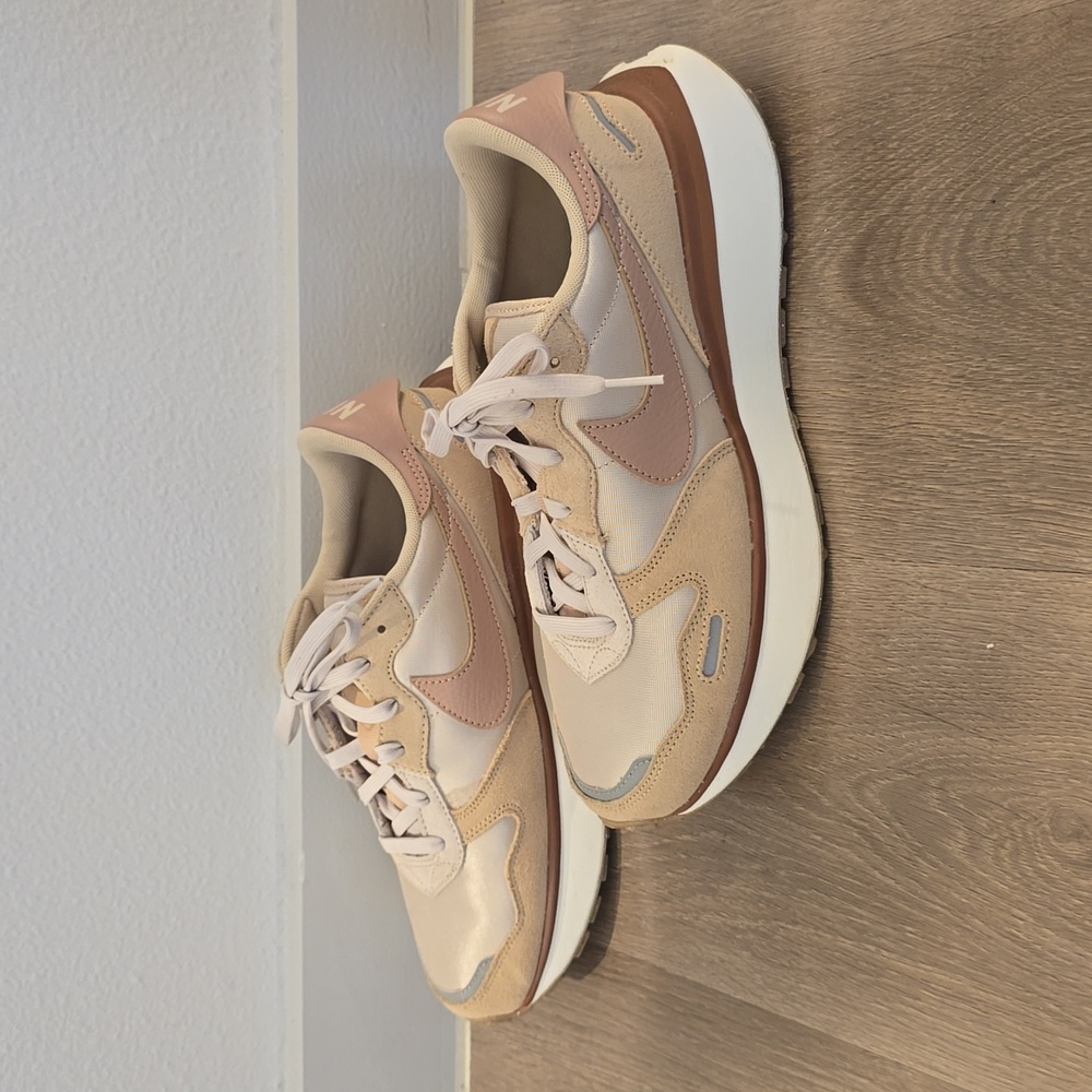 Nike Phoenix Waffle size 10